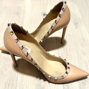 Valentino Rockstud Nude Pumps - size 41.5 (fits 10) Used Condition w/box: $395